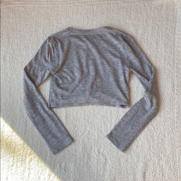 Kendall + Kylie Knotted Long Sleeve Cropped Tee - Picture 8 of 10